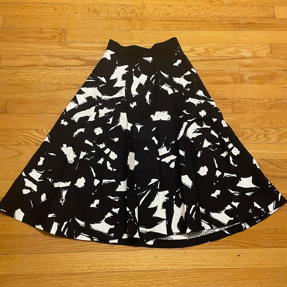 Banana Republic Black and White A-Line Skirt. Never worn